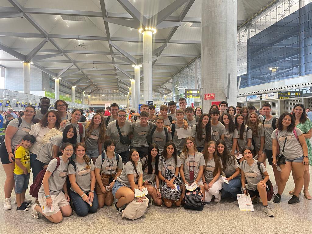 ¡Comienza el viaje de fin de estudios de nuestros alumnos graduados de 4º de ESO a Tenerife!, ¡buen viaje, chicos! #somosfamilia #somosfesd