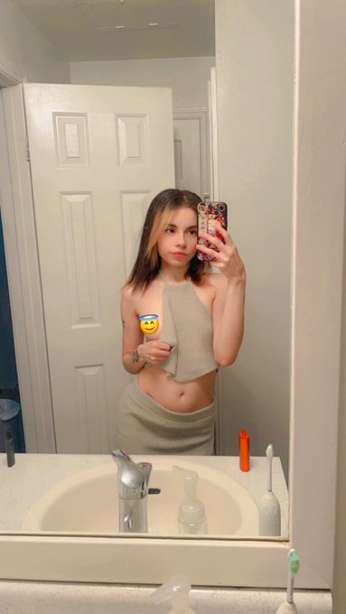 😛so comfy, but always slip to show my pandas 🐼 🙈 https://t.co/vCeAsFZo1T<a href="/tag/selfie"class="tags"><span>#selfie</span></a><a href="/tag/cute"class="tags"><span>#cute</span></a><a href="/tag/adultwork"class="tags"><span>#adultwork</span></a><a href="/tag/onlyfans"class="tags"><span>#onlyfans</span></a>