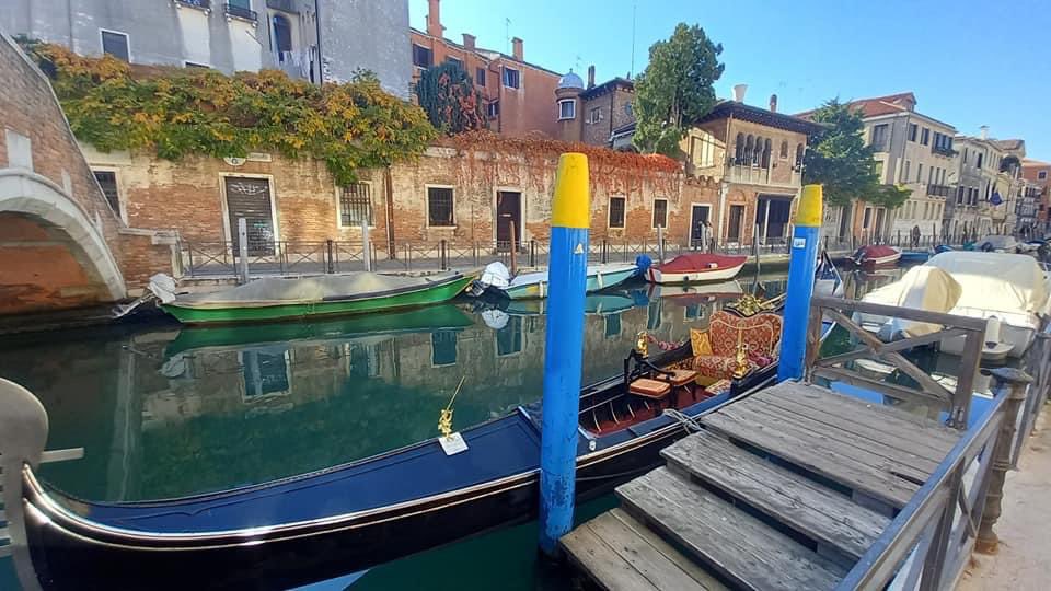 #venice #veneto #wenecja #Italy #włochy #Italia #awayfromjersey #wczasyzsebixem #travel #travelblogger #traveldiaries #traveler #travelphotography #traveltheworld #blogpodróżniczy #travelpost #podróże #travelcouple #travelcompanion #travelblogger #gondola #bloggingcommunity #blog