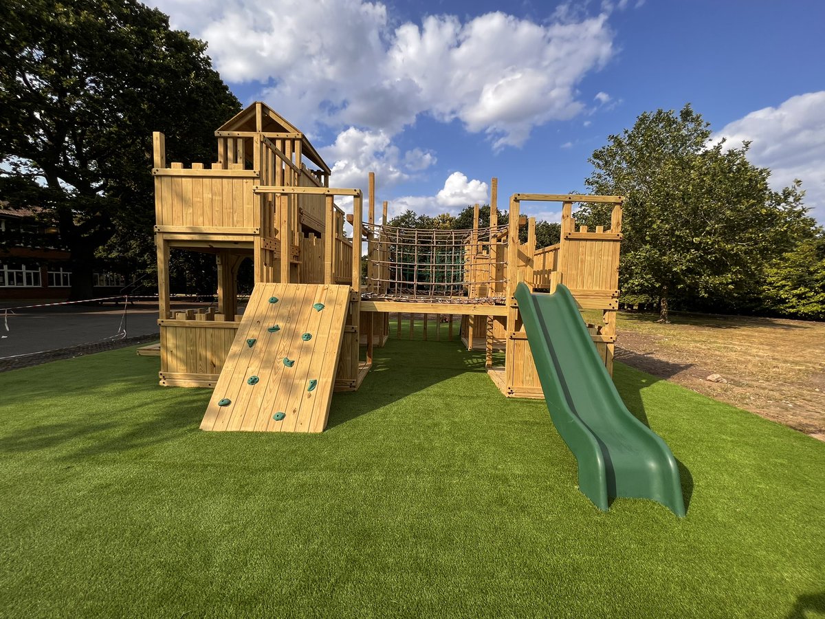 ConnaughtSch's tweet photo. It looks complete but we just need to finish the risk assessment and make sure everyone is clear on the rules. Then, Castle Connaught is open for business! @TAMATschools https://t.co/573KMFlSxb