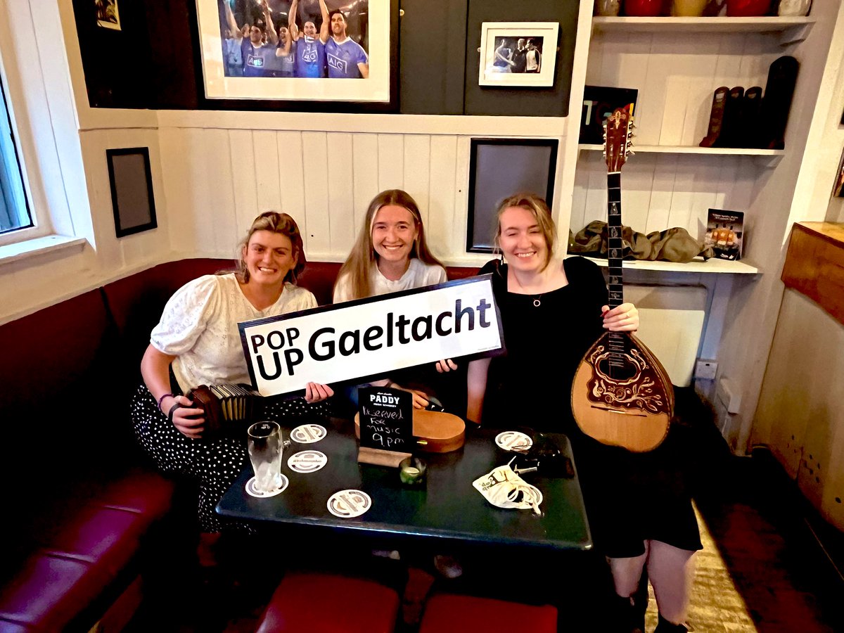 Cúram ceoil ag Cumann na mBan do @popupgael sa Chúinne anocht #ceol #gaeilge #popupgaeltacht