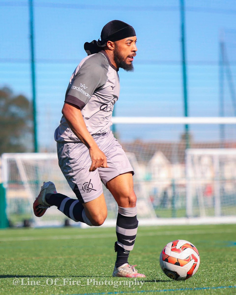 #throwback 
.
Photography: @bazzarrie79 
.
Sponsor: @_qidigital 
.
Kit: @MizunoFootball 
.
.
#kitdesign #footballgames #saturdayfootball #lovefootball #footballplayer #kitoutlondoncc #footballclub #commityclub #customkit #kits #kitdesign #footballkit #footballkits #fullkit