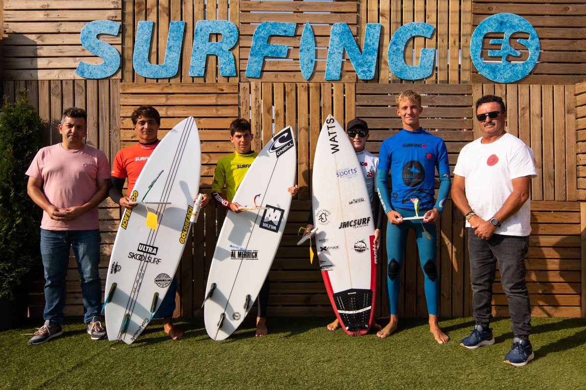 Turno para los más jóvenes de la playa en el Campeonato de España de Surfing. A Frouxeira corona a los primeros campeones de España junior

surfing.es/turno-para-los…

#CESURF2023 <a href="/C_Valdovino/">Concello Valdoviño</a>