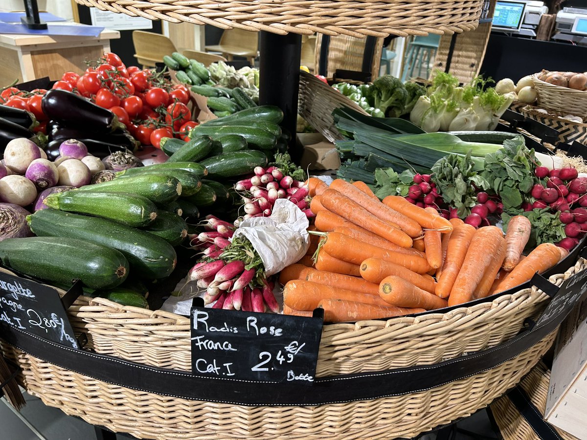 CaerleonComp's tweet photo. French food #fantastique #miammiam yr9 loving Paris #maxmisingpotential @EAS_LLCEnglish @EAS_Humanities https://t.co/uV222l6jGH