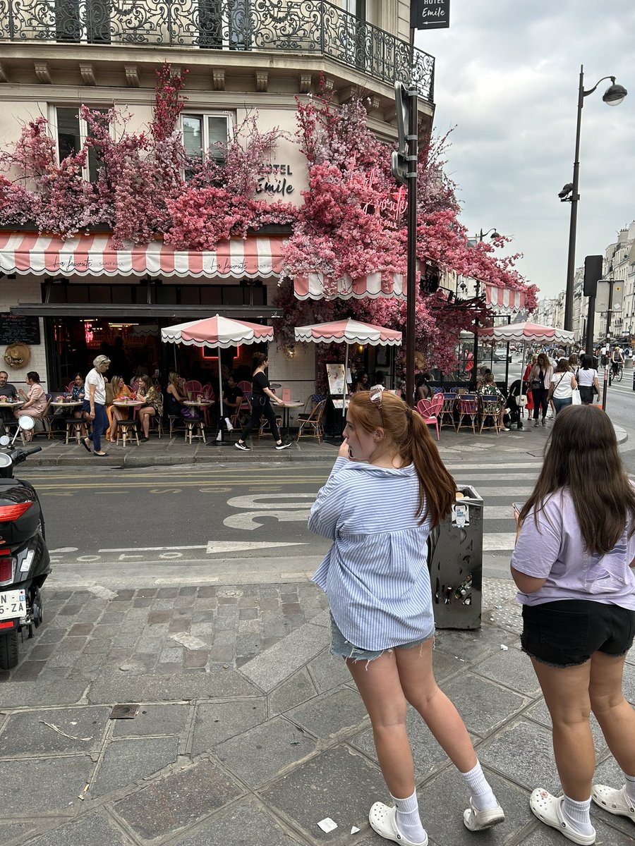 CaerleonComp's tweet photo. French food #fantastique #miammiam yr9 loving Paris #maxmisingpotential @EAS_LLCEnglish @EAS_Humanities https://t.co/uV222l6jGH