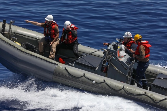 Our Sailors are ready for the fight!

Sailors aboard USS Thomas Hudner #DDG116 operate a rigid-hulled inflatable boat during a man overboard drill while underway in the Atlantic Ocean.

📸: MC2 Kerri Kline
