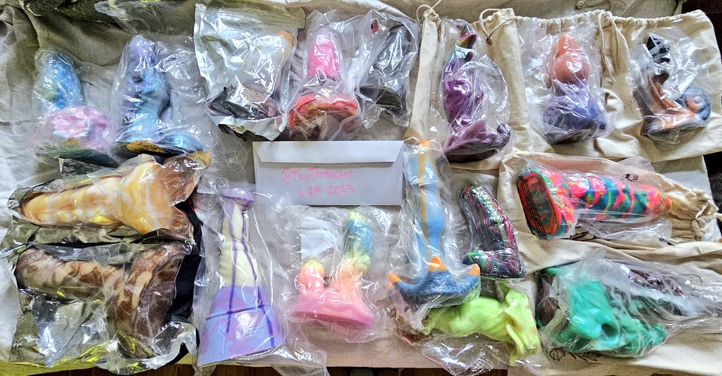 twotentacles's tweet photo. Selling 80% of my collection, possibly more. Prices have been reduced, bundles get additional discount. All offers will be considered. Better photos available upon request #DongSales https://t.co/zpkRb7B8Fc