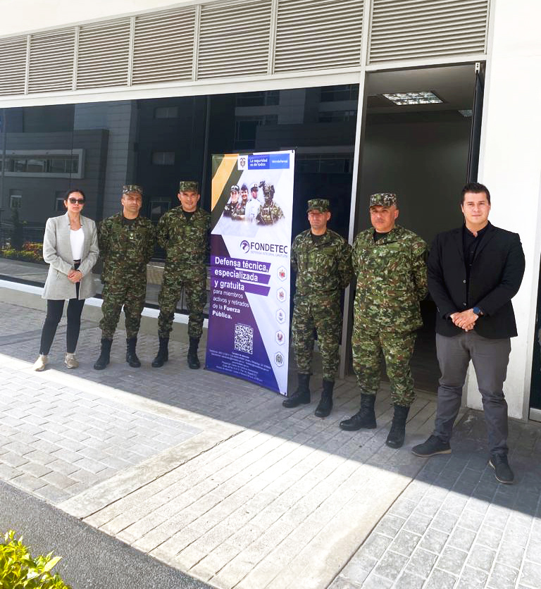 FONDETEC2014's tweet photo. Desde el Palacio de Justicia Penal Militar y Policial  @UAEJPMP_Col continuamos brindando atención y orientación sobre el Sistema de Defensa Técnica Especializada y gratuita, a los miembros de la Fuerza Pública (activos y retirados). @mindefensa https://t.co/FdZiiRP0ee