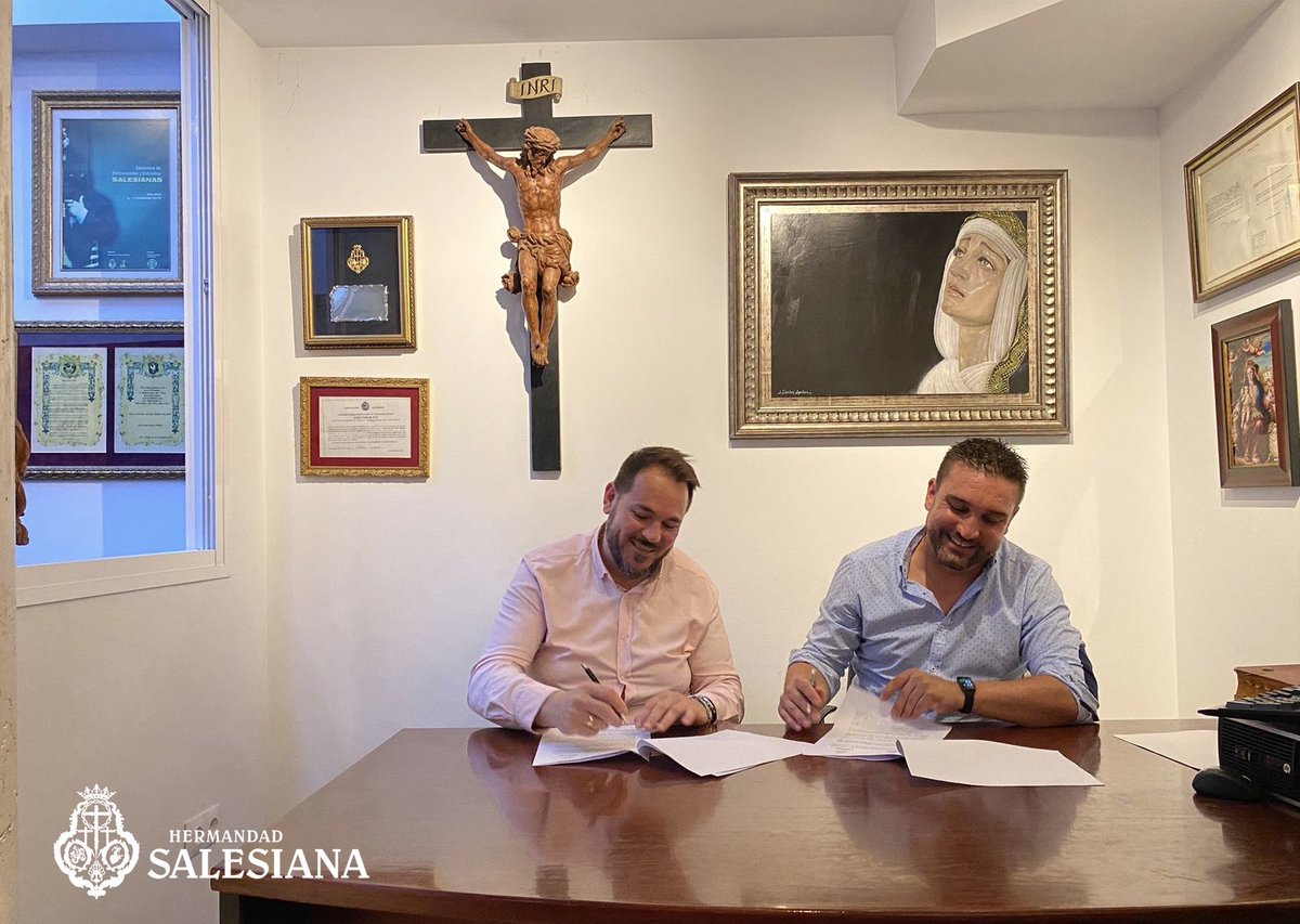 HdadSalesiana's tweet photo. #MiércolesSanto | En la tarde de hoy, firmamos la renovación del contrato para los próximos 4 años con nuestra querida banda de @bandacautivomlg .

Agradecidos siempre por su cariño, esfuerzo y dedicación cada Miércoles Santo.

#AbrimosCaminos
#CofradiasMLG https://t.co/HRXGDPNzHW