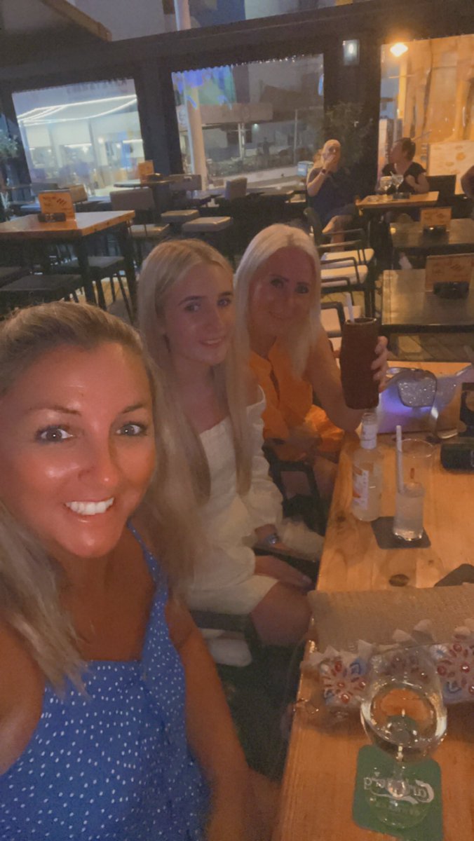 Vikki Young (@victori07708254) on Twitter photo 