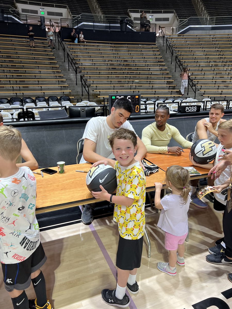 The <a href="/CoachPainter/">Purdue’s Matt Painter</a> <a href="/BoilerBall/">Purdue Men's Basketball</a> camp was terrific. <a href="/erbloom/">Elliot Bloom</a> and the coaches/players (Sam, Sasha, Braden, PJ!, Will, Trae, Mason…) do such a great job with the young kids. Makes you love this <a href="/LifeAtPurdue/">Purdue University</a> team even more. And <a href="/zach_edey/">zach</a> is just awesome - such a special Boilermaker!