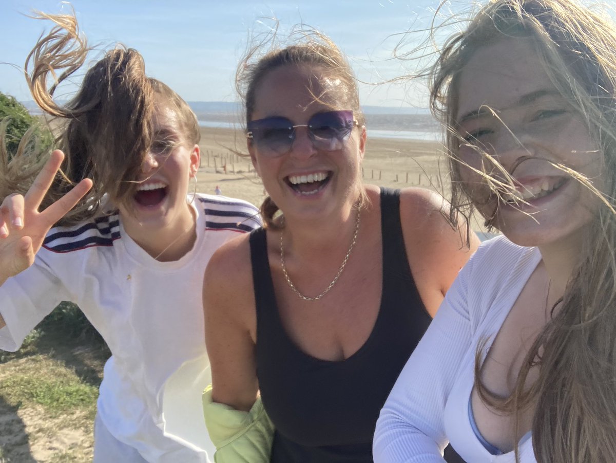 Esther Kent tweet media