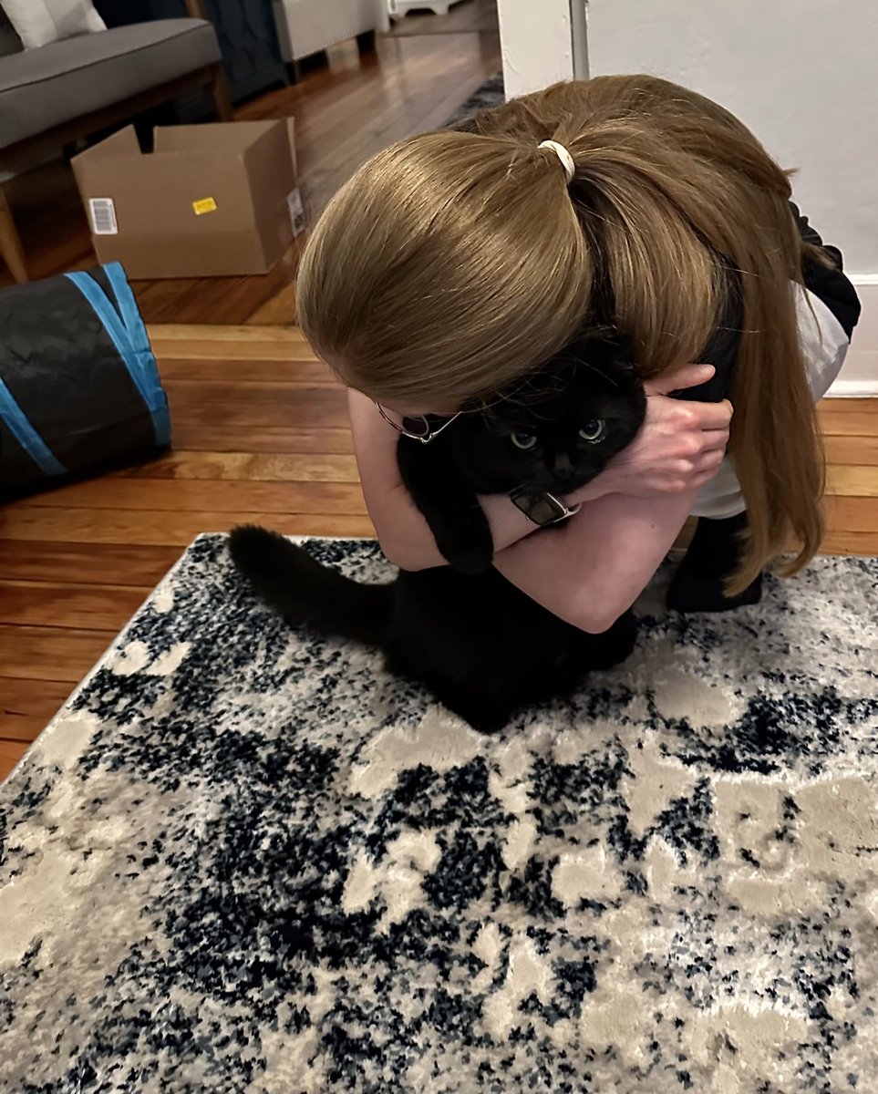 Last stream is today until mid-July 😢let’s hang out maybe? w/ Vivi of course
✨ twitch.tv/madamemoonie