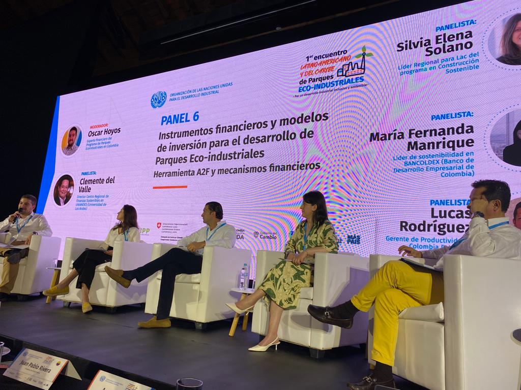 July_ossa's tweet image. Participamos en 1er encuentro LATINOAMERICANO Y DEL CARIBE de parques ECO- INDUSTRIALES @ONUDIColombia  @ANDI_Colombia  en el panel de Instrumentos financieros y modelos de inversión con nuestra líder #BancóldexMásSostenible María Fernanda Manrique @Bancoldex 
#CreerEnTiNosMueve