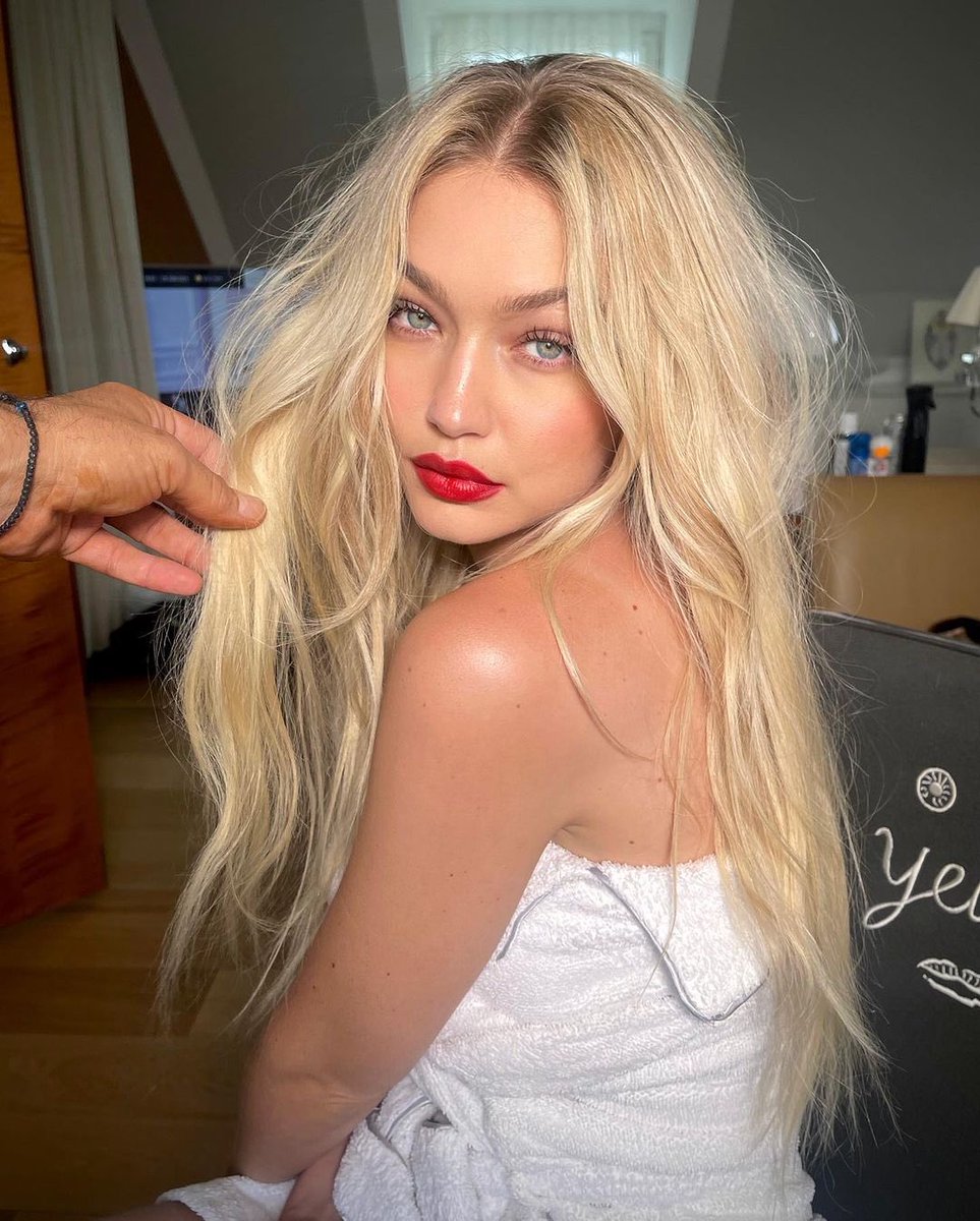 GigiHadidARG's tweet photo. Dimitris Giannetos via Instagram.

“GIGI 💕
Hermosa @gigihadid hoy en Paris
Maquillaje @samvissermakeup 
Cabello 🙋🏼‍♂️
Styling @mimicuttrell 
#gigihadid #dimitrishair” https://t.co/QuaNNbBrpK