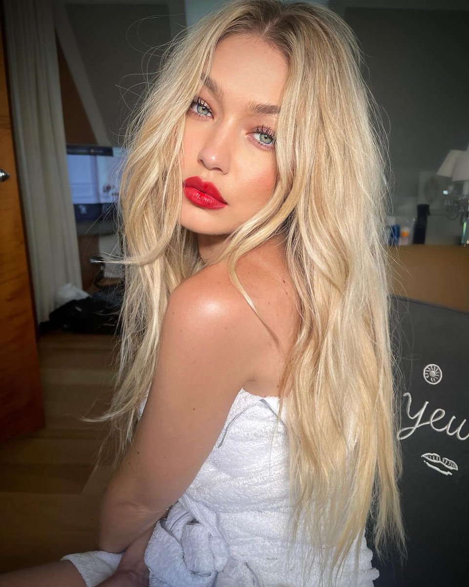 GigiHadidARG's tweet photo. Dimitris Giannetos via Instagram.

“GIGI 💕
Hermosa @gigihadid hoy en Paris
Maquillaje @samvissermakeup 
Cabello 🙋🏼‍♂️
Styling @mimicuttrell 
#gigihadid #dimitrishair” https://t.co/QuaNNbBrpK