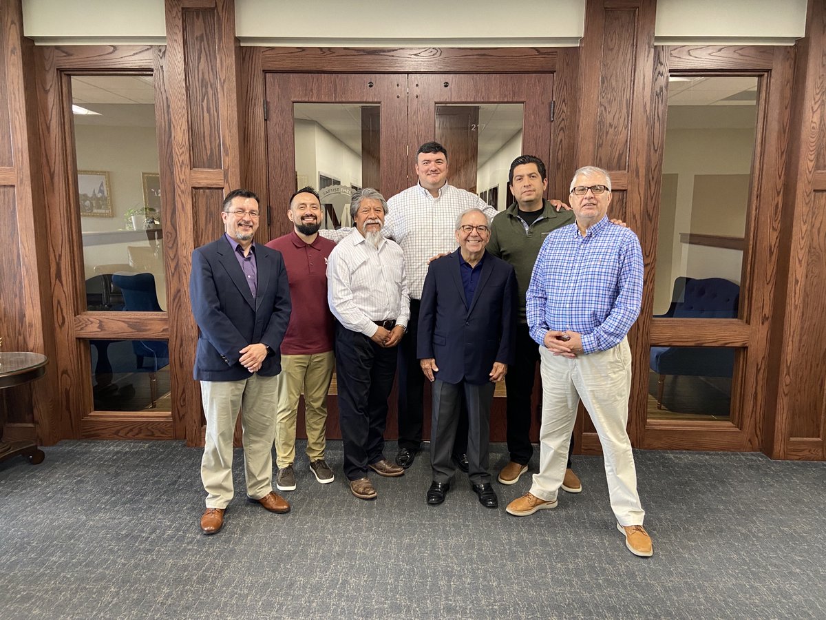 EspanolMBTS's tweet image. Tiempo de bendición y preparación con los estudiantes de la clase de Disertación de nuestro programa de Doctorado en Ministerio (DMin).  #mbtsespanol #MBTS #ParaLaIglesia
Profesores: Dr. Bobby Sena y Dr. Arnaldo Achucarro.