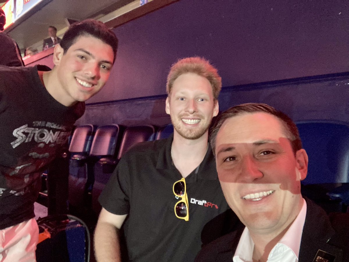 Christian_BCote's tweet photo. @DraftProHockey contributors catching up at the #2023NHLDraft 

Borrowing a line from Billy G (#mnwild) : “Thanks to #Nashville for the great hospitality and for keeping the boys well hydrated 😉”

@TylerDPH @jonah_fleisher 
#phoneshadow https://t.co/XjwRuu6VCJ