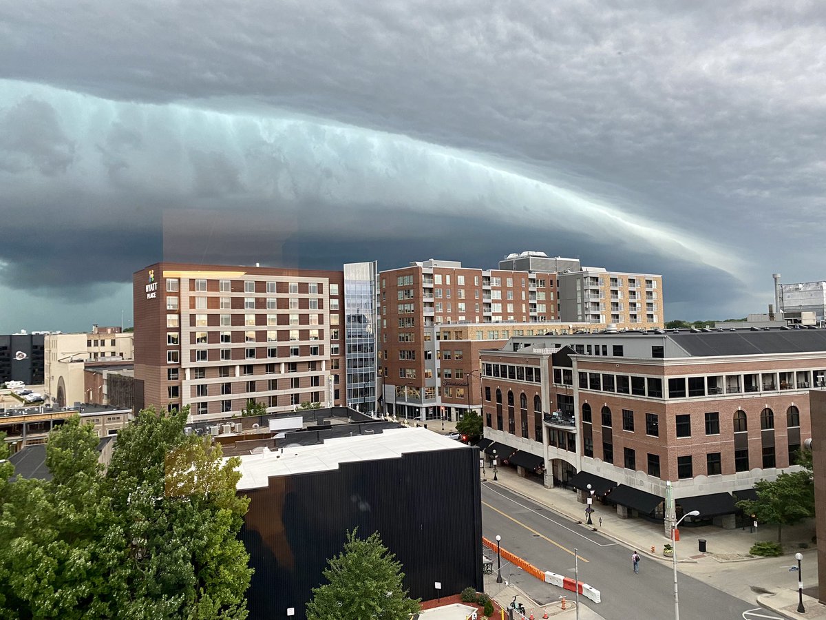 benchsense's tweet photo. @JennyDreaslerTV downtown Champaign just prior https://t.co/Ldi1UpWp1y