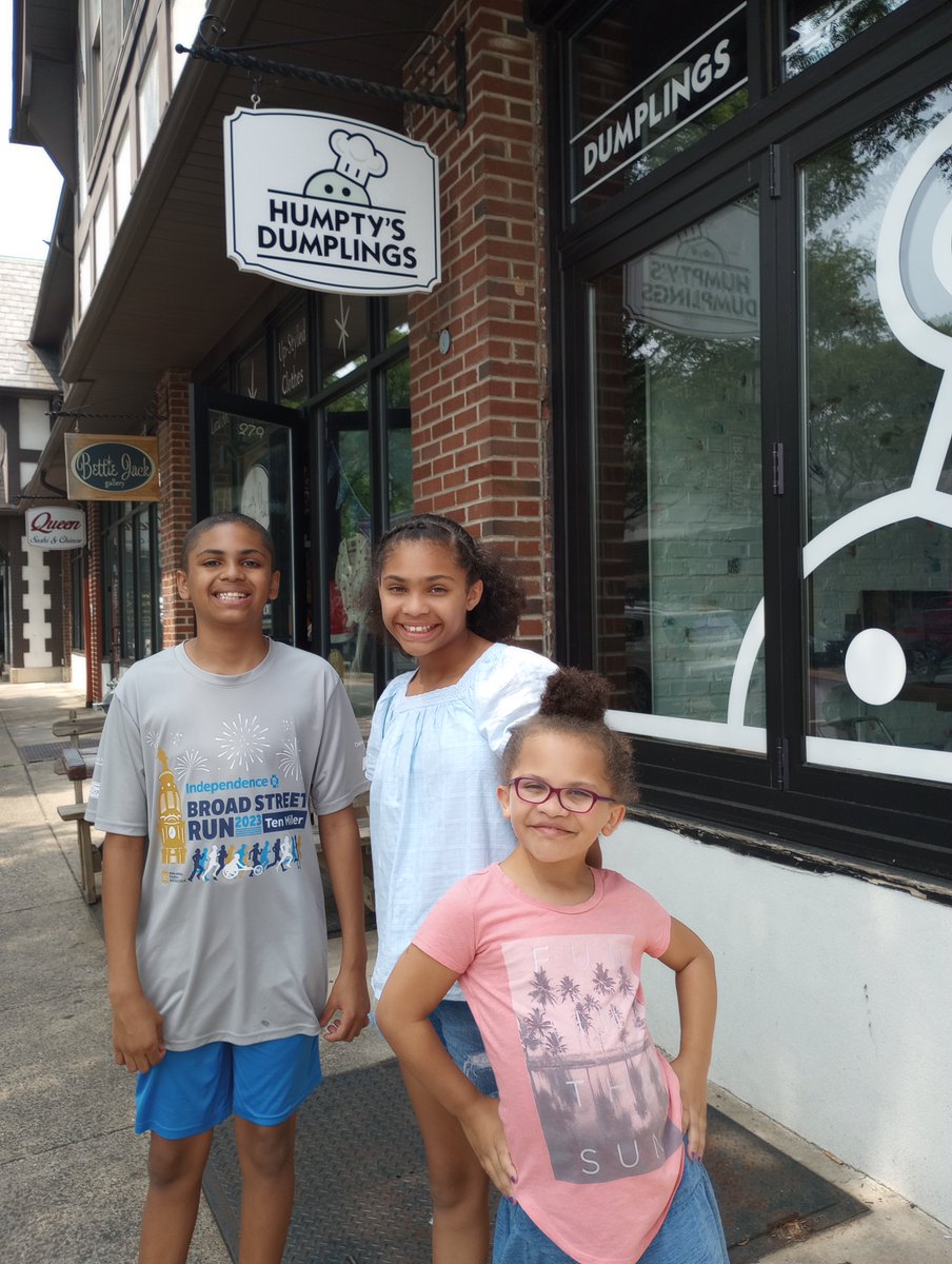 They're excited to try the Apple Pie Dumplings! Stop by Humpty's Dumplings for dinner or dessert tonight and support the Beds for Kids program!
#BedsForKidsProgram #DineAndDonate #OHAAT #YUM