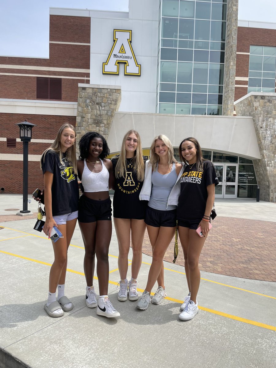 👏They’re here!!! Please help us in welcoming our Freshman ‘Neers to campus!

#AppToTheTop