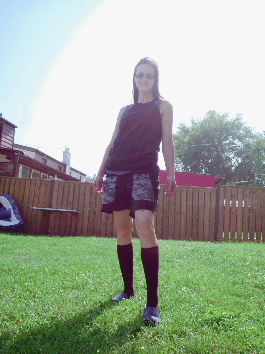 WendyWalton30's tweet image. My diy shorts look decent. Maybe a trim at the cuffs & hemming work left to do. ✂️
#DIYshorts #creativeprojects