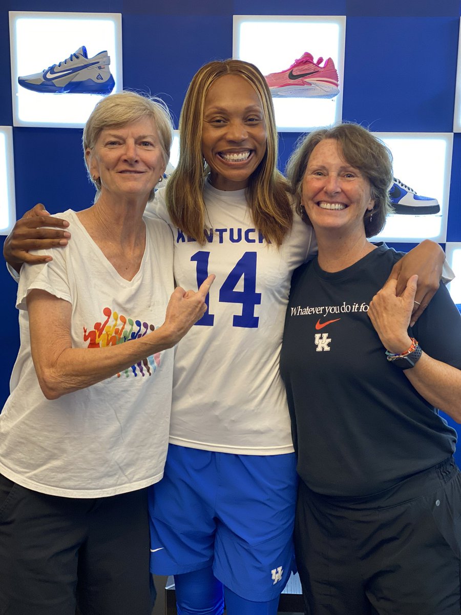 When these ✌️ Hall of Famers are in town. 🐐