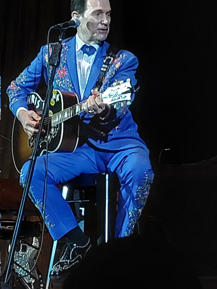 @ChrisIsaak What an amazing show! What a band! What an entertainer. Thank you Mr Isaak