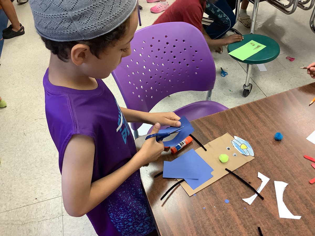 It’s day 4 of National Boys and Girls Club Week! Todays theme is Great Futures! To celebrate we did career JINGO, a construction work challenge, coding, and what I want to be paper bag puppets! #BGCWeek2023