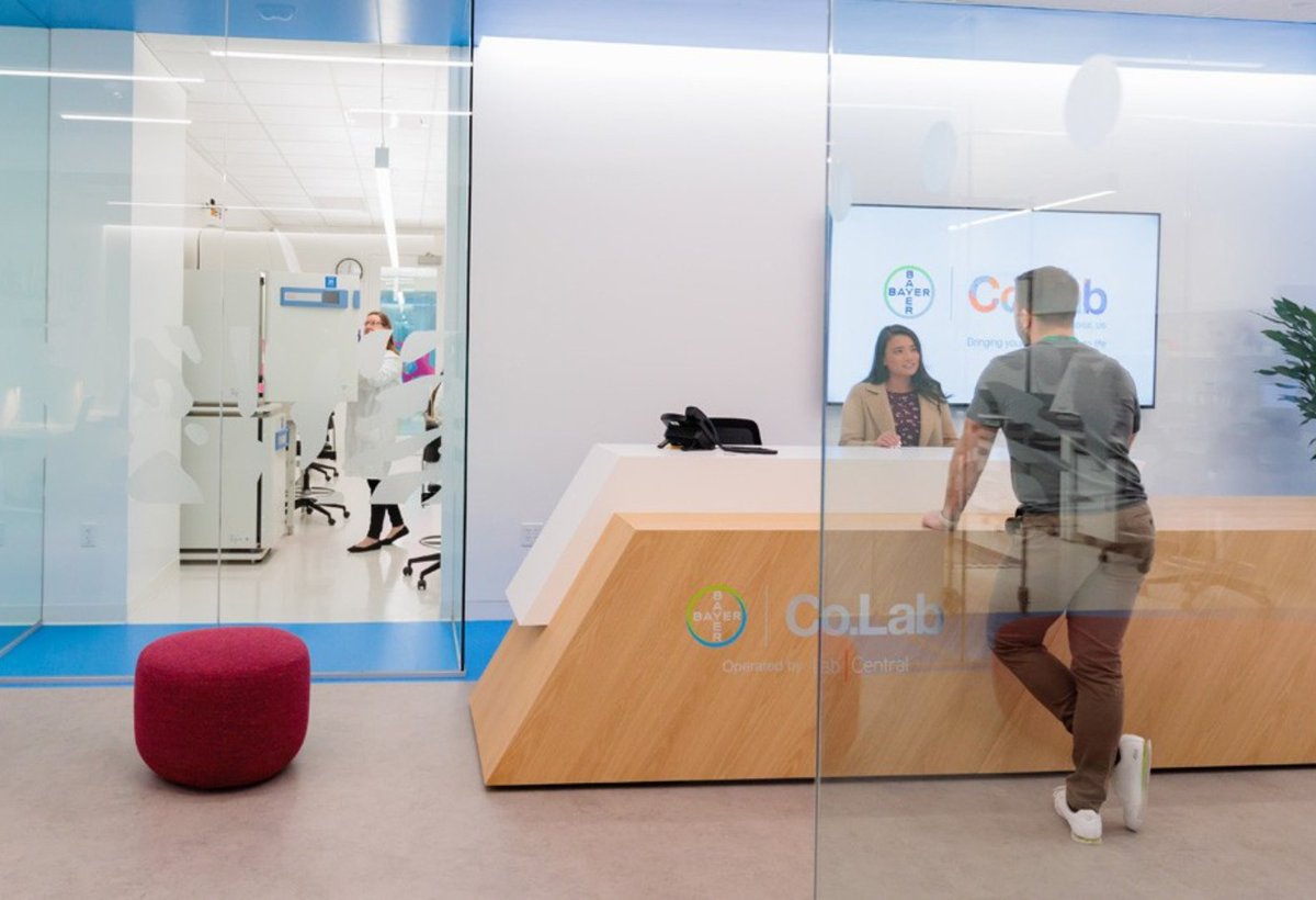 LabCentral's tweet image. Have you heard about the new Bayer Co.Lab? 

Designed to support #cellandgenetherapy entrepreneurs, the Bayer Co.Lab provides access to Bayer&apos;s extensive expertise and a state-of-the-art lab and office space (operated by yours truly 😉)

Apply here: labcentral.site/3Nt1WyV