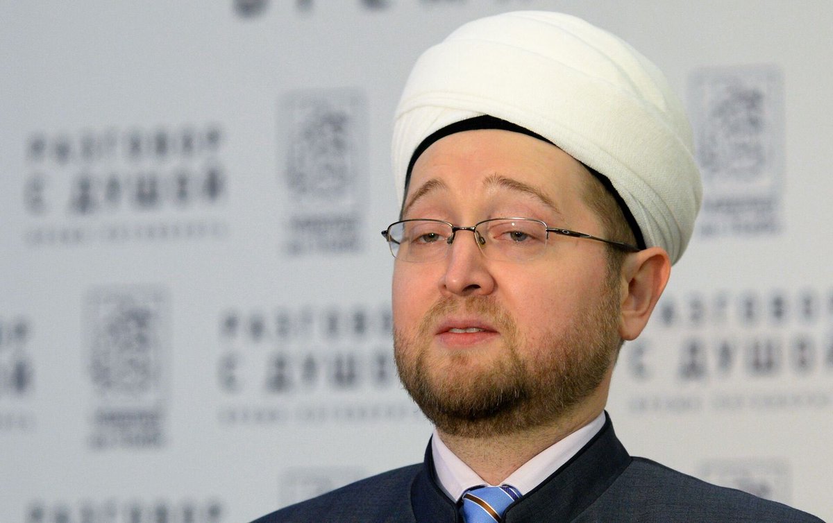 مفتي موسكو:

- القرآن ليس مجرد كتاب، بالنسبة للكثيرين هو كتاب مقدس،إنه قانون الحياة وشريعة الله التي يتبعها المليارات من الناس بطريقة أو بأخرى.

- مثل هذه التصرفات الغريبة تظهر مدى تدهور المجتمع الأوروبي،وهو ليس منحلًا فقط،بل إنه قد مات روحيًا.
- مسلمي روسيا غاضبون من #حرق_القران