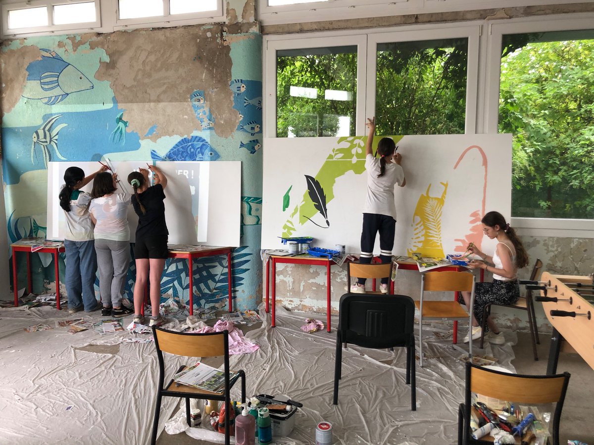 Les travaux continuent <a href="/clgBouligny/">Collège de Bouligny</a> avec 28 élèves volontaires aujourd’hui qui se relayent pour rénover le #foyer

Merci à tous !

L’atelier palettes reprendra demain à 9h grâce <a href="/LoicBetting/">Loic betting</a> et on continuera l’atelier peinture lundi après-midi pendant les activités vie scolaire !