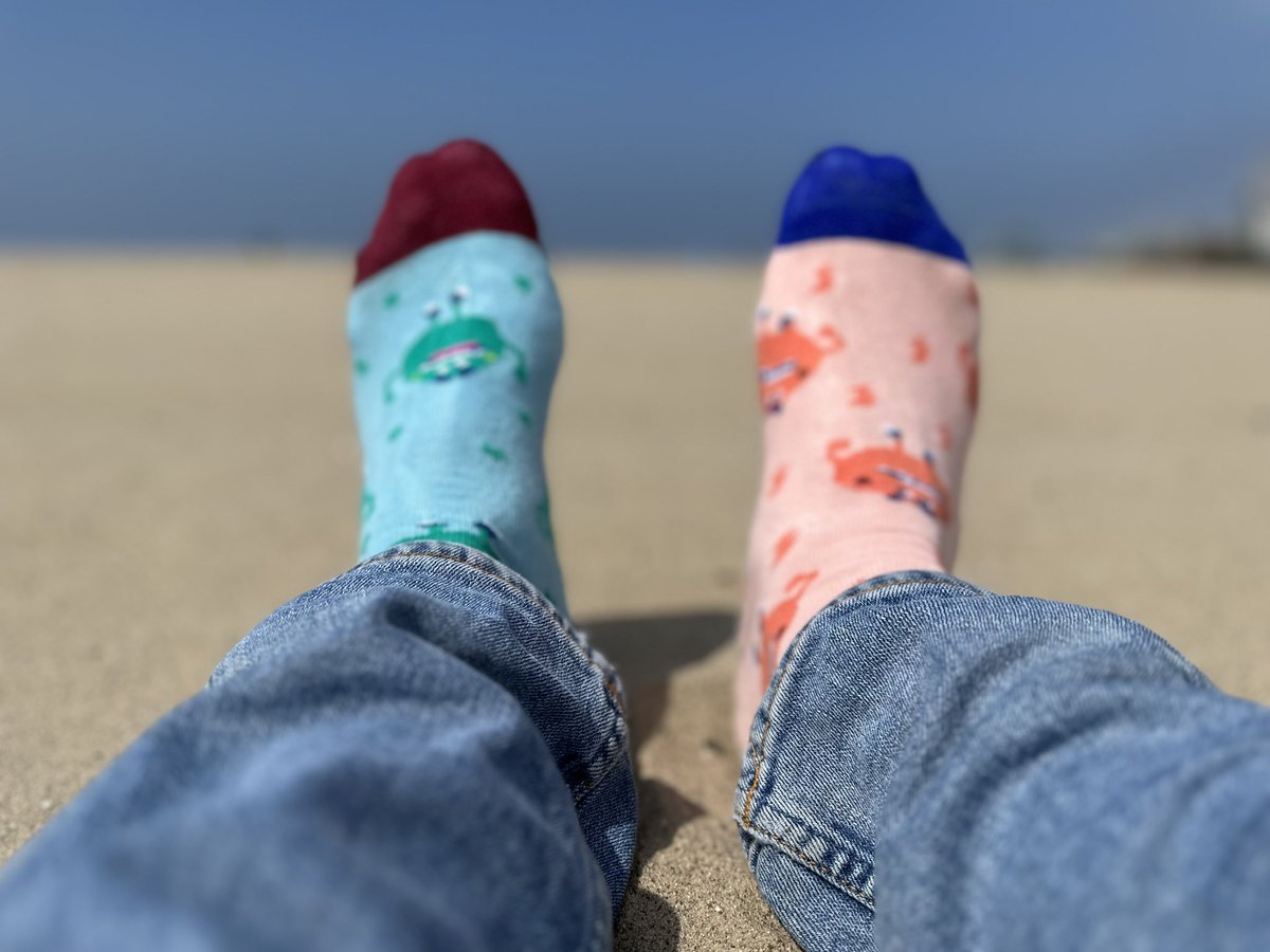 sparvell's tweet photo. How are you feeling?
When I missed all my #ISTELive23 connections from Philly-LA-SYD-MELB, I could’ve been frustrated but turned out it was an opportunity to an unscheduled micro-vacation #venicebeach and rock my #feelingmonster #reflect socks. https://t.co/kyAiZLqvr6