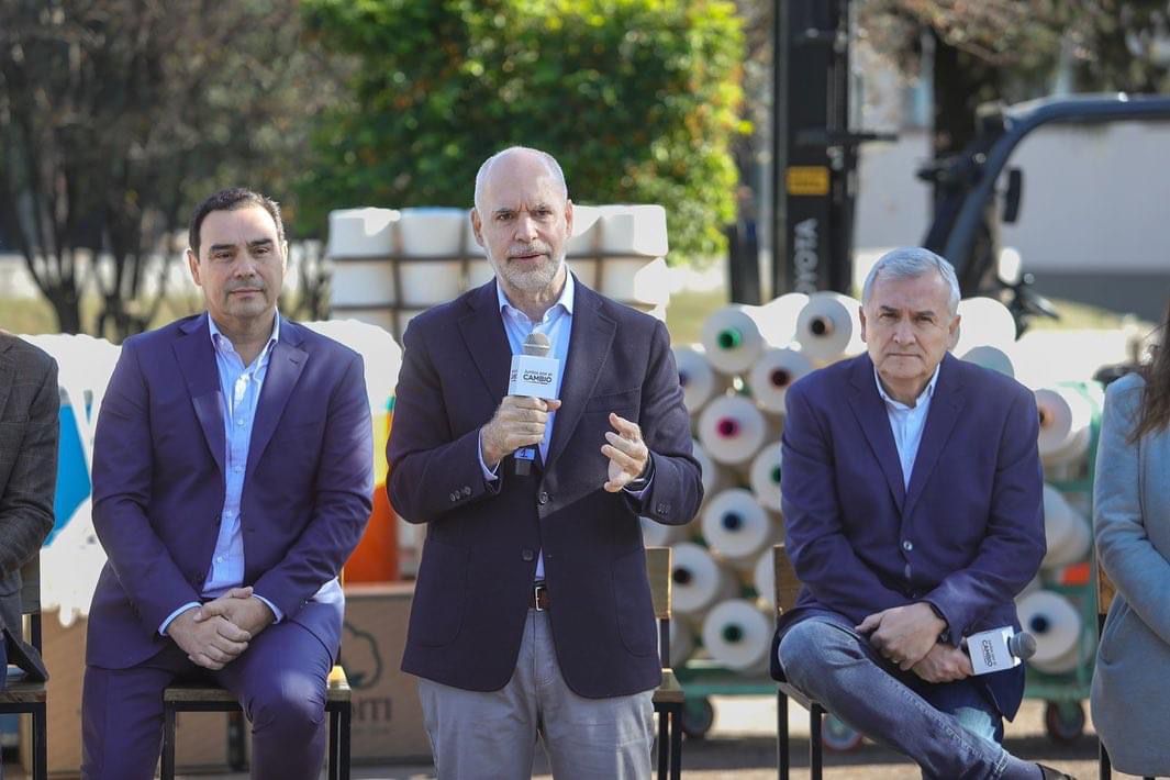 NoelBreard's tweet photo. @horaciorlarreta y @GerardoMorales integrantes de una de las fórmulas de Juntos por el Cambio que participarán en las PASO del 13 de agosto llegaron a Corrientes y participaron de un acto junto al gobernador @gustavovaldesok donde expusieron sus ideas.

@ECOCtes https://t.co/Onjo2T5csH
