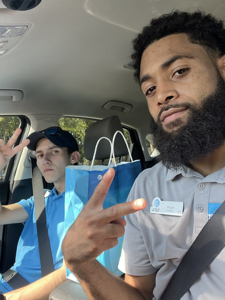 ReggieSloan3's tweet image. Gavin and I flyering up a new Fiber neighborhood! Daytona is getting ready to eat in July! 🌊 @fl_spacecoast @One_FLA @jemeFL @jrluna11 #DaytonaBeach #FiberFlex