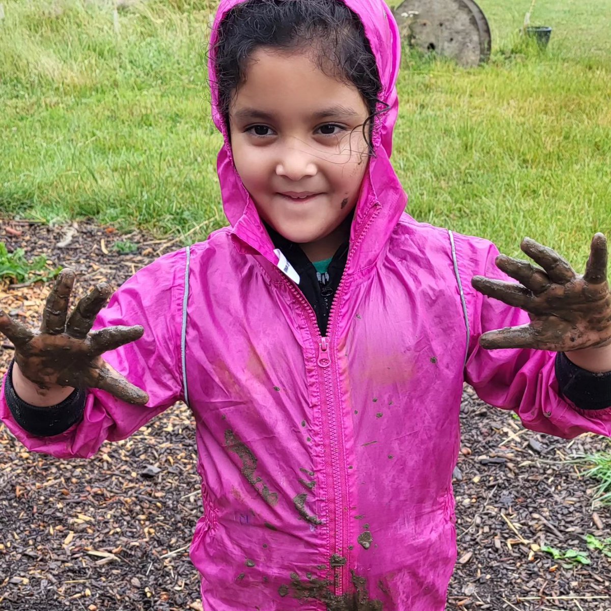 CHForestschool's tweet photo. Celebrating international mud day with Year 1 today. Lots of fun 😀 😄 https://t.co/rUhNcyRkuo
