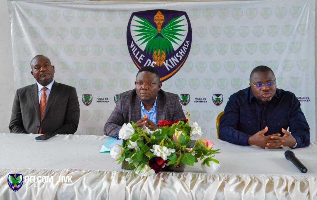 AMUPA_ACP's tweet photo. 1/1 #RDC Après sa réunion d'hier avec la FEC,le nouveau DG de la DG de Publicité Extérieure de Kinshasa @moise_mupata a dévoilé son plan d'urgence pour la maximisation des recettes dans le secteur de la publicité devant les responsables des agences publicitaires . https://t.co/QVzPfu0zBZ
