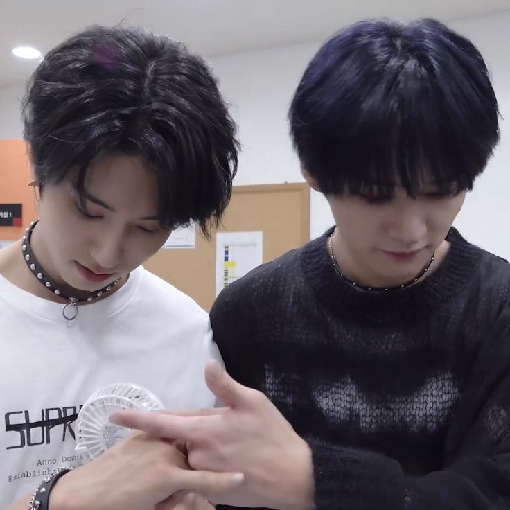 casstemo's tweet image. two sexy emo boys‼️‼️