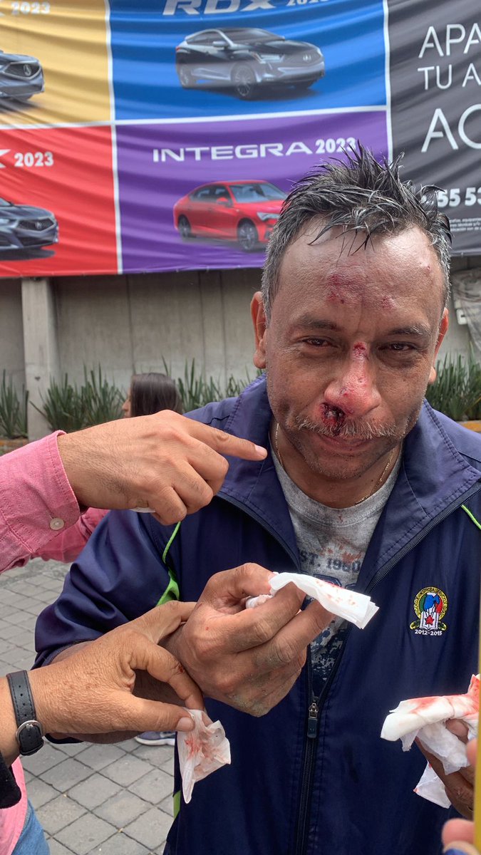 5Camus's tweet photo. NO ES POSIBLE QUE GOBERNADORES ENVÍEN A LOS POLICÍAS A CALLAR CON GOLPES LOS DERECHOS LABORALES DEL MAGISTERIO DE EDOMEX... ACASO QUIEREN REPETIR AYOTZINAPAN?
#Lópezobrador
#AlfredoDelMazo
#edugem
#tvazteca https://t.co/9rR8zEtWQh