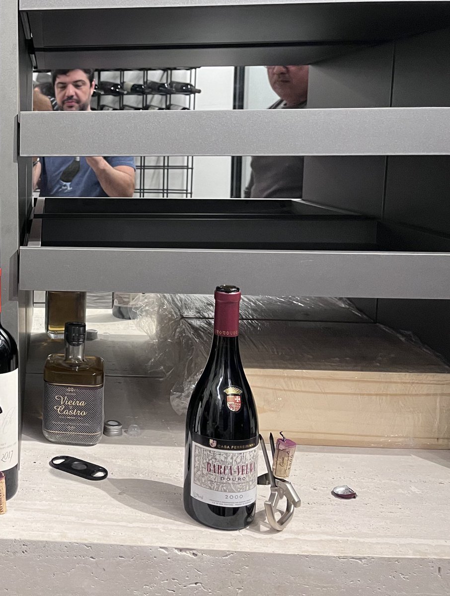 Barca Velha 2000
Portuguese Icon Wine.
It is only made in exceptional vintages.
Despite being 23 years old, it is still very much alive, intense, with aromas of dried black and red fruits, herbs, flowers, leather.
Full body, silky tannins, structured, tasty and with a long finish