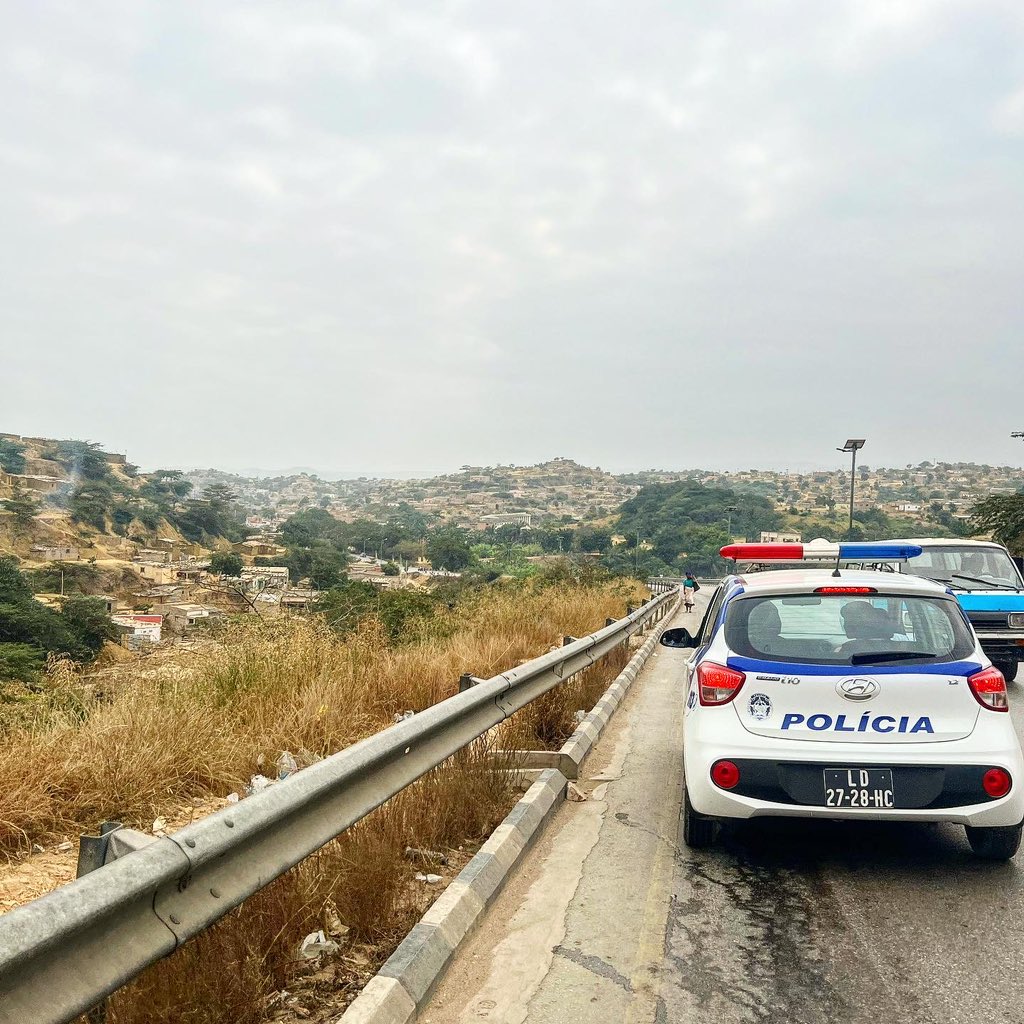 #ProjectAfrica Day 69: 59km

Another day carving size 9 holes in Angolan tarmac. My body is in a constant state of pain but once I’ve been running for a while sometimes it starts going numb which is handy. Shoutout to whatever part of my physiology that’s making that happen