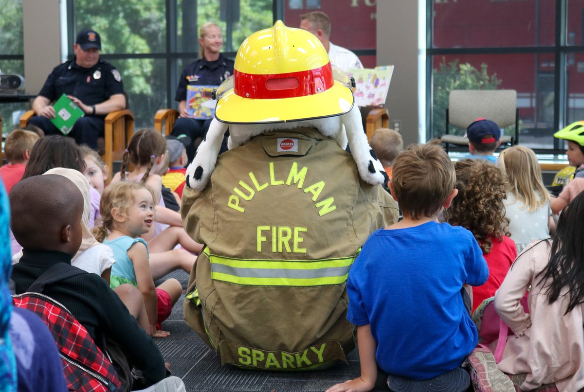 City_of_Pullman's tweet photo. Today, the Pullman Fire Department was delighted to be invited to Neill Public Library's storytime as guest readers.
#PullmanProud #PullmanFire #SparkytheFireDog #NeillPublicLibrary #SummerReading https://t.co/RssssiBklW