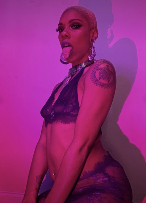 Mistress ShayCray’s pics and videos