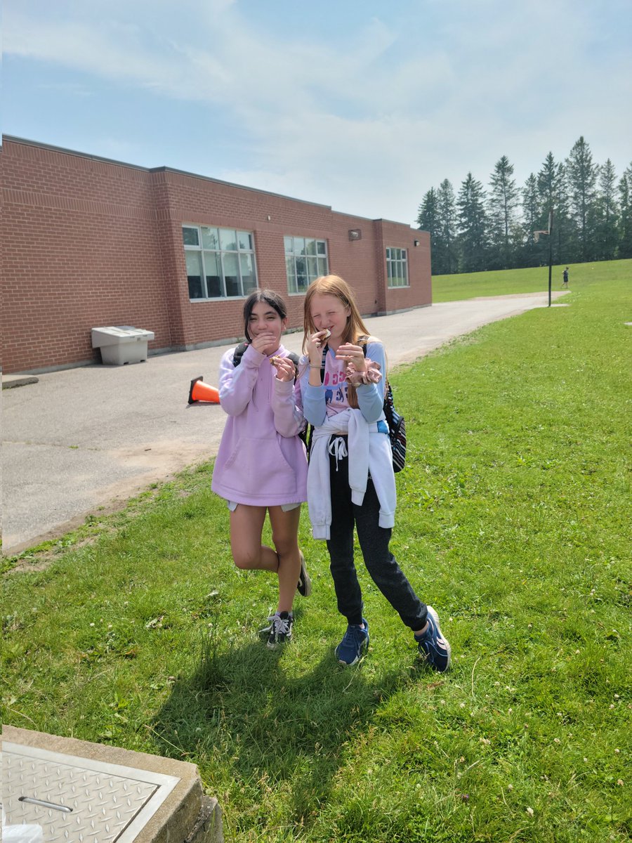 Ms. Rose tweet media