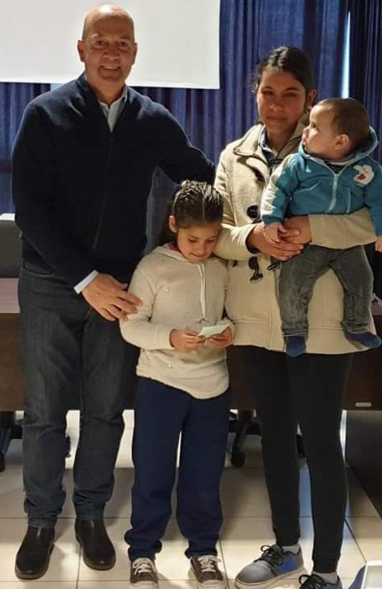 Sorprendido , especialmente en el día de hoy dónde tantos periodistas me han preguntado por qué No fui Candidato ?
 " Entiendo a la política como una herramienta para resolver los problemas colectivos y hoy veo que la política se usa para intereses particulares " FIN.