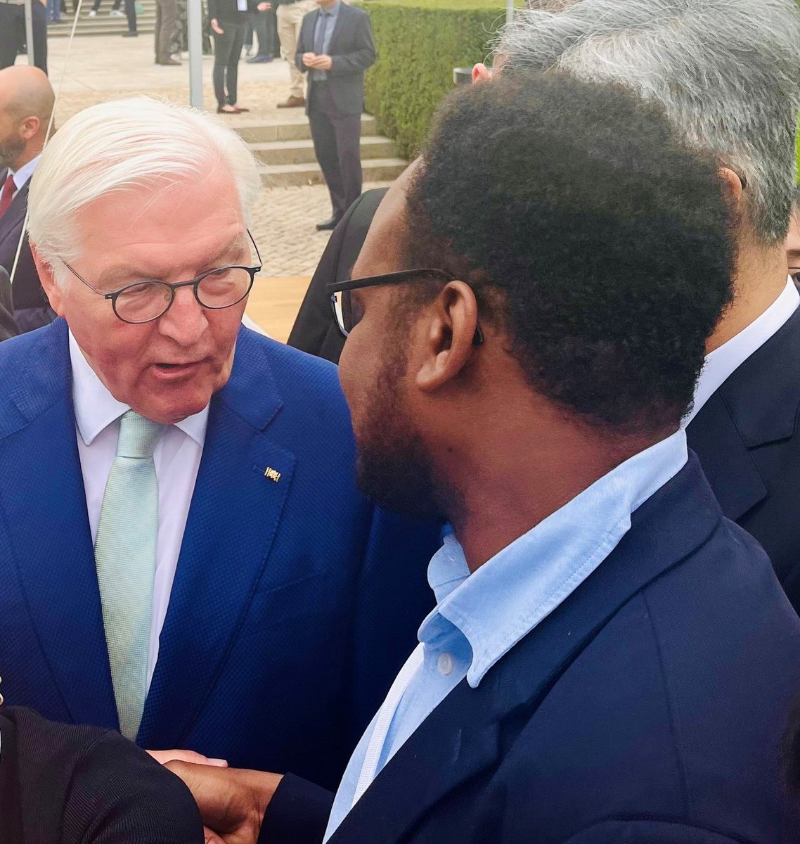 Today I was honored to briefly talk to the German President, Steinmeier, at the @AvHStiftung  annual meeting. He mentioned his visit to Sudan in 2020, following the revolution, and the hope they had.
 
I wish the war in Sudan ends soon to restore hope to its people.
#AvHWhatsNext