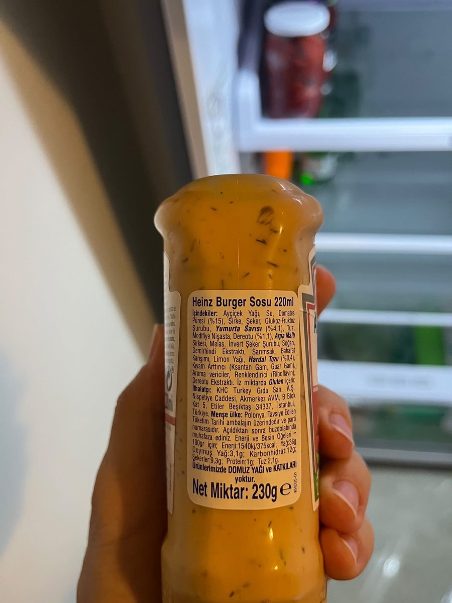 Polonya'dan ithal edilen Heinz markalı Amerikan Burger Sosu orijinal içeriğinde "vinagre de alcohol" yani "alkol sirkesi" ifadesi yer alıyor.
Ürünün Türkçe olarak beyan edilen içeriğinde ise bu bilgi tüketiciye eksik verilerek "sirke" ifadesiyle geçiştiriliyor.
<a href="/Heinz_Turkiye/">Heinz Türkiye</a>