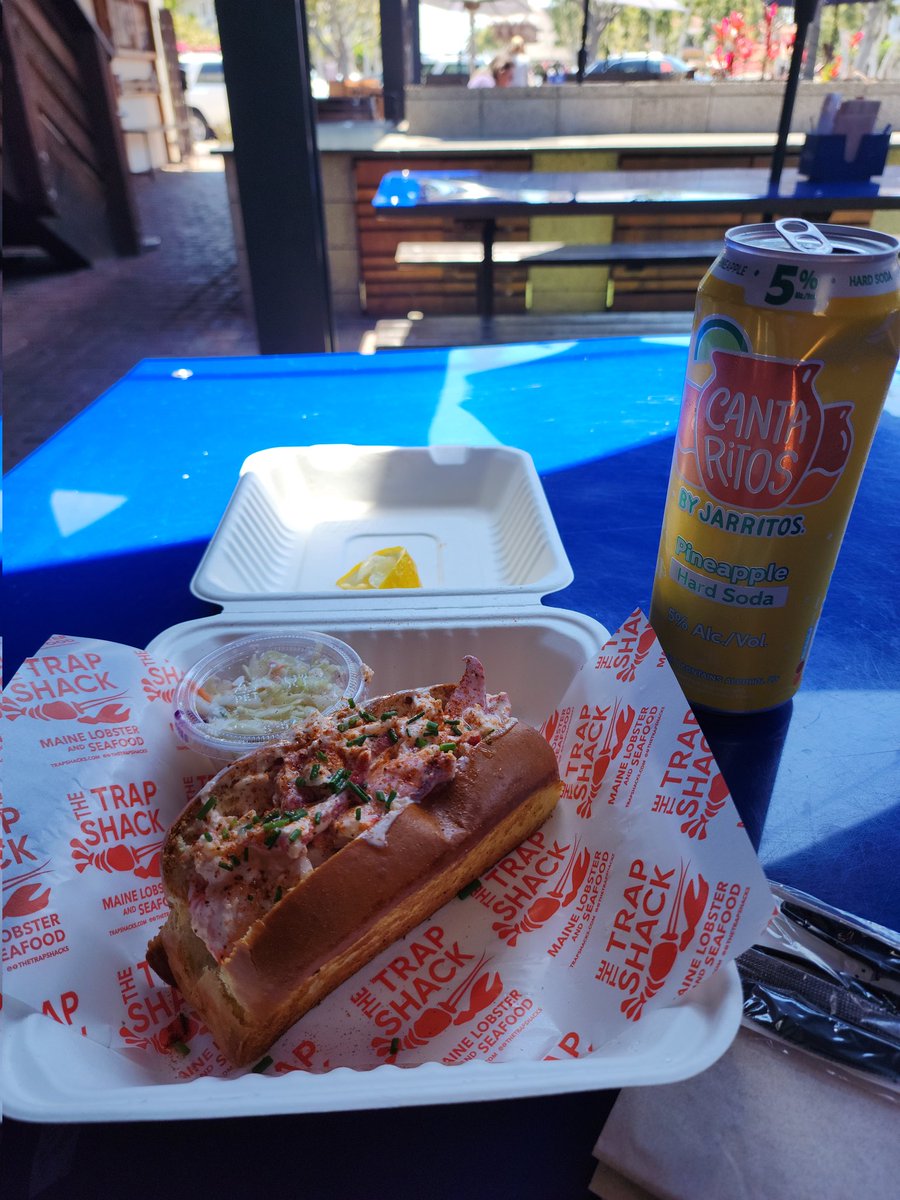 DFV_aka_TIO's tweet image. @CryptoDeeby @Jarritos @ethwhaledave 
when mini frige and pineapple??? #TexasBoy