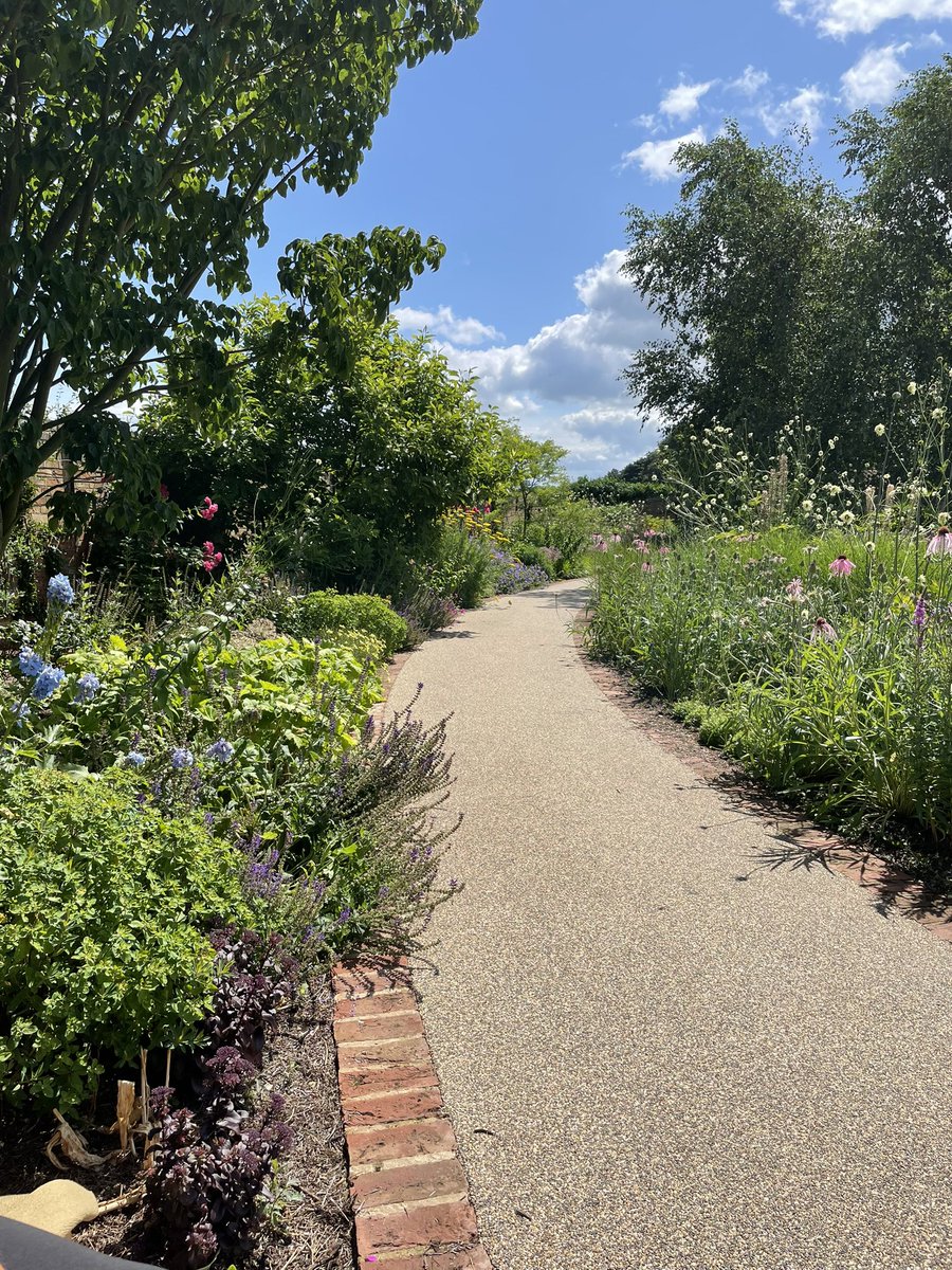 A wonderful day spent wandering around Burnby Hall Gardens in Pocklington topped off with a visit to Pocklington Arts Centre to catch the last show of <a href="/HarrietsMusic/">Harriet</a> tour.