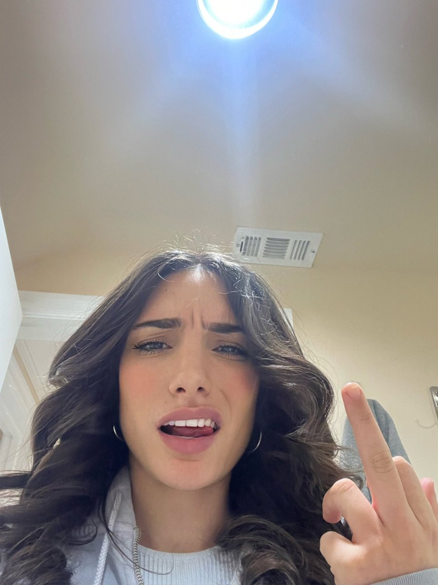 nadia tweet media